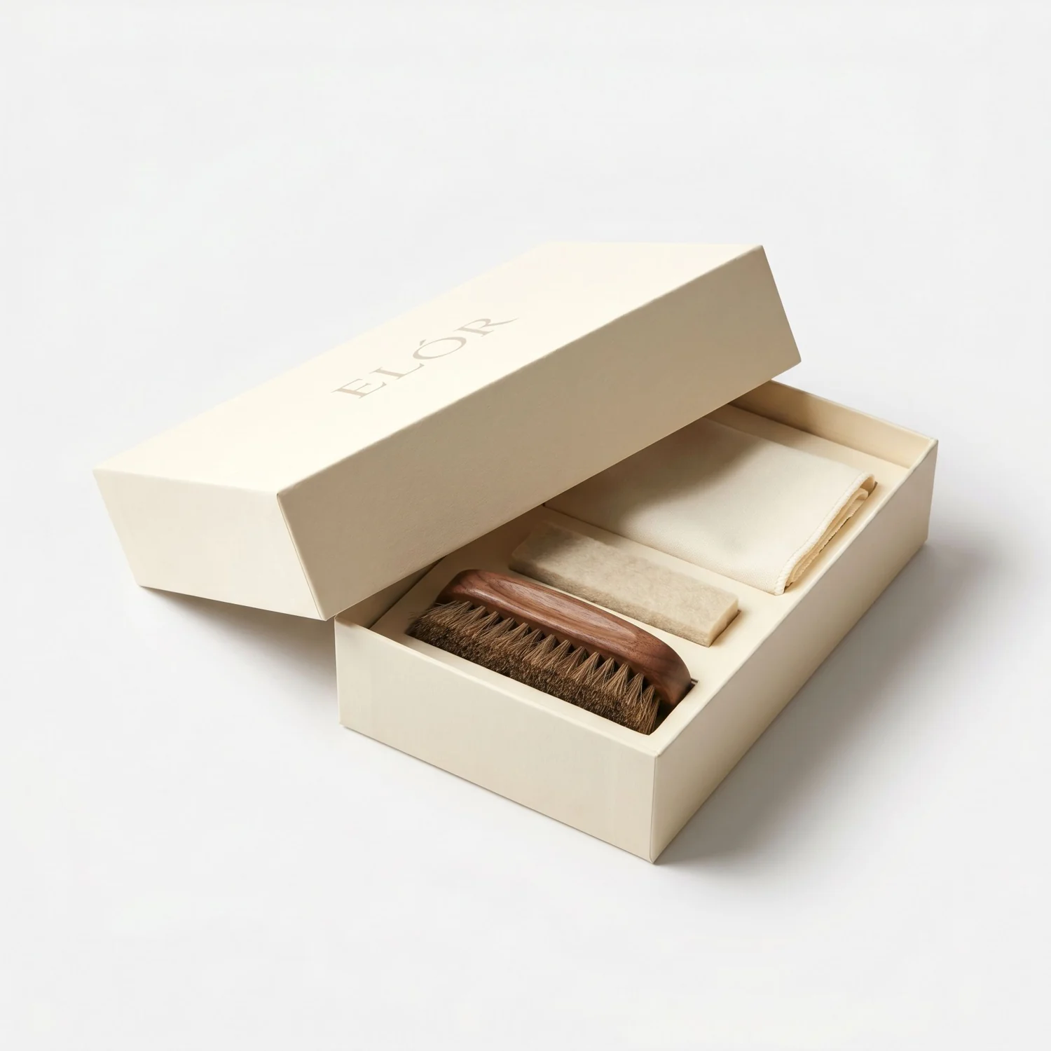 Kit de Limpieza ELÓR, caja marfil con cepillo, esponja y paño