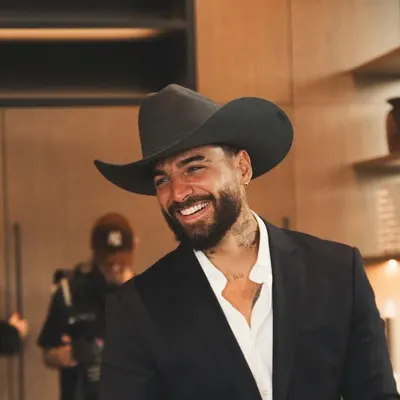 Maluma con sombrero ELÓR