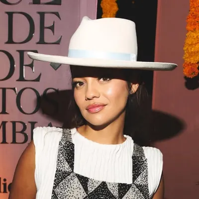 Natalia Reyes con sombrero ELÓR